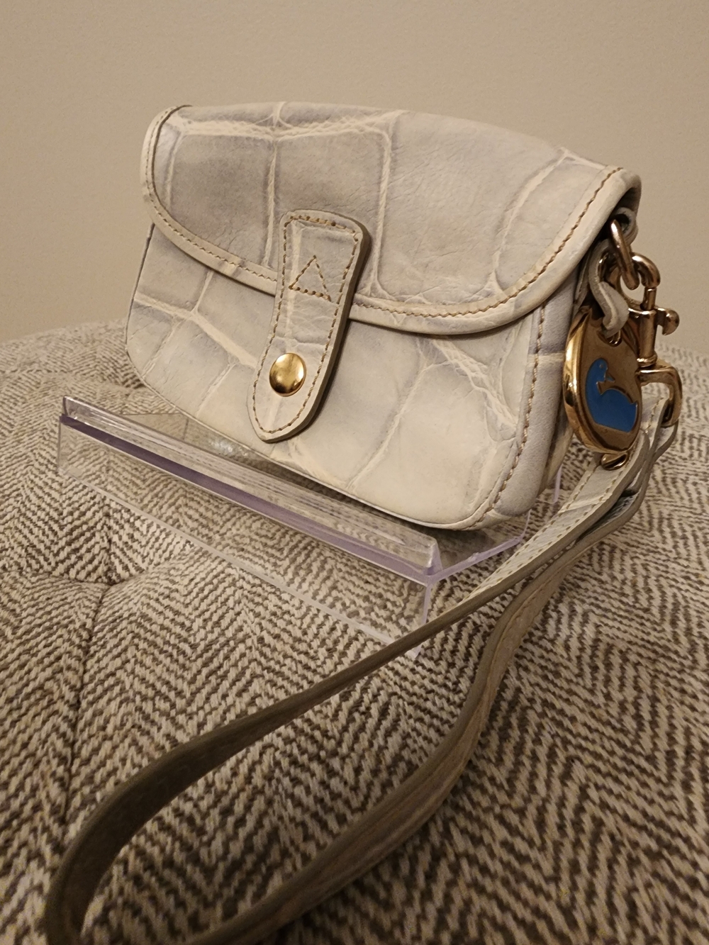 Vintage Y2K Dooney & Bourke Light Blue Gray Croc-embossed Wristlet W/ Blue Duck